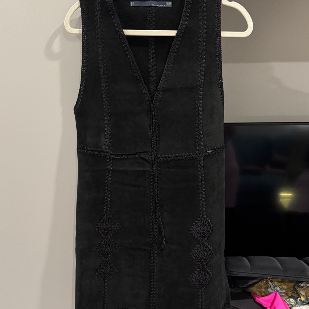 Elegant Black Sleeveless Suede Dress